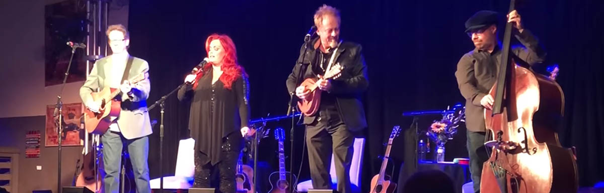 Wynonna Judd Makes Surprise Appearance At 90s-Themed Anita Cochran Benefit Concert